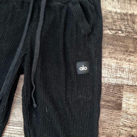 Alo Yoga Black Muse Sweatpant Jogger - Picture 3 of 4